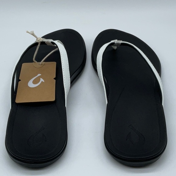 OluKai Ho’pio woman’s beach sandal white/onyx - Picture 3 of 5